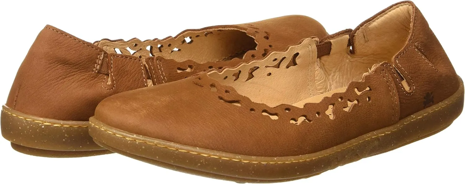 El Naturalista Women's Closed Toe Ballet Flats