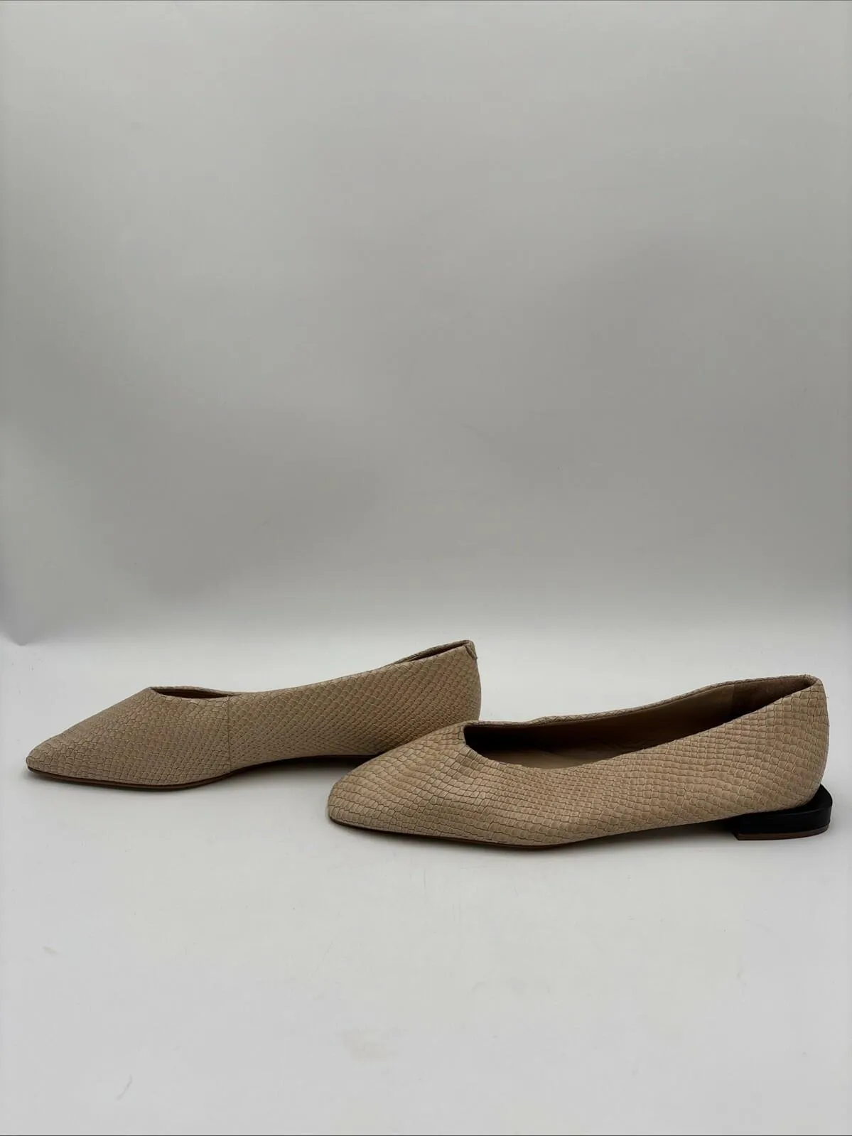 Saks Fifth Avenue Women's Snake-Embossed Leather Ballet Flats Beige Size 8.5M - Very Good