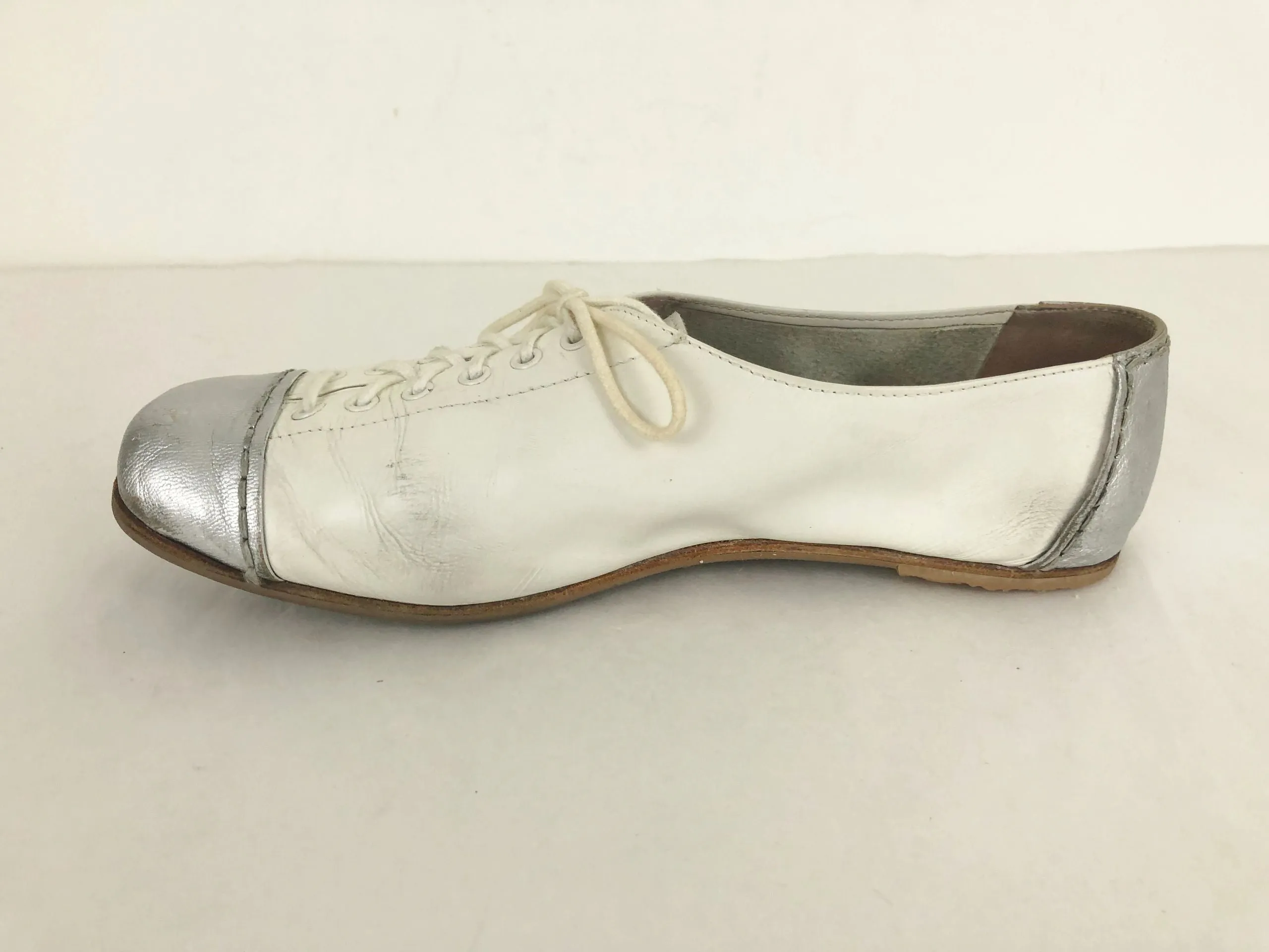 Victoire Cap-Toe Lace Up Shoes Size 8