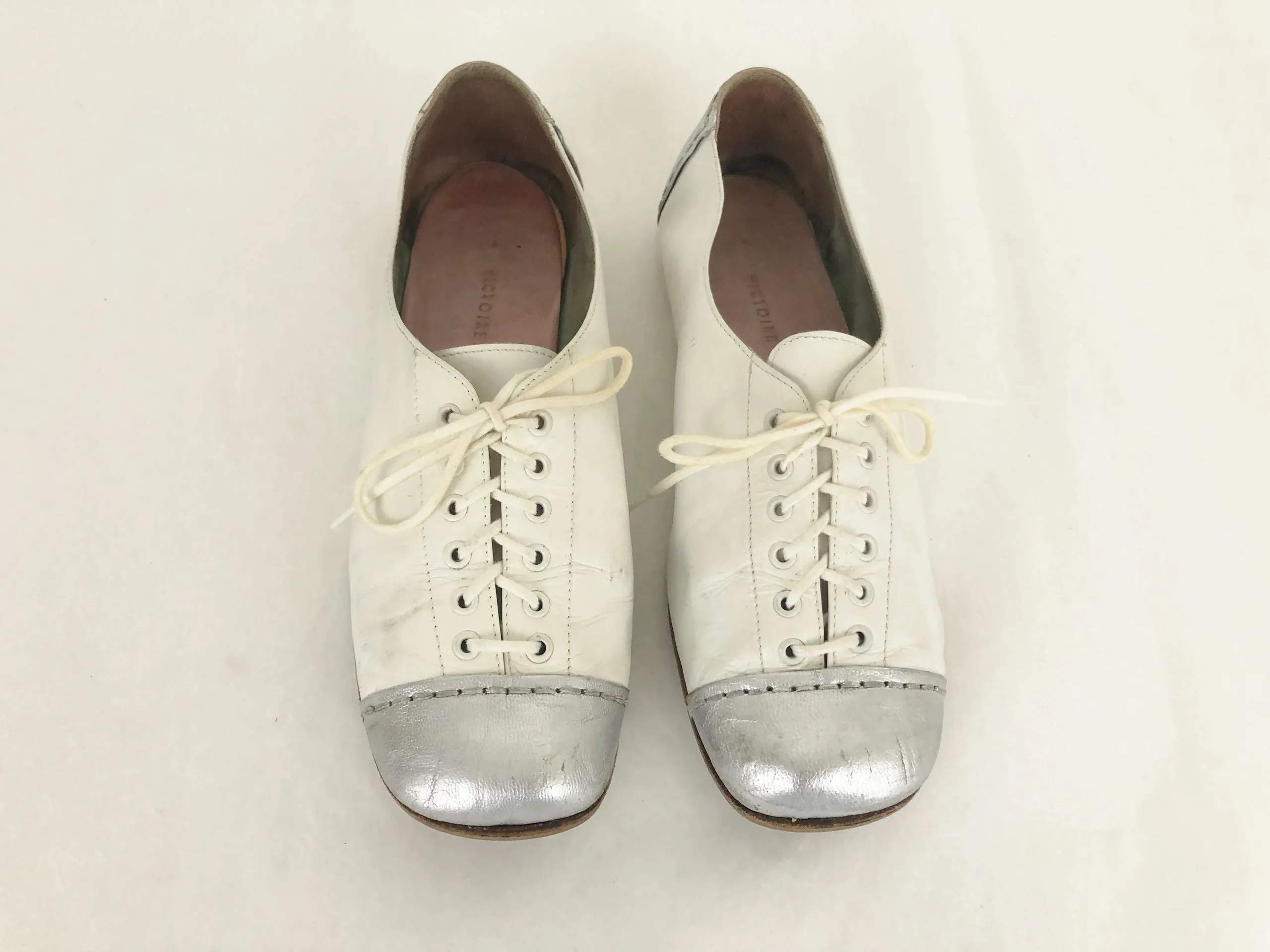 Victoire Cap-Toe Lace Up Shoes Size 8