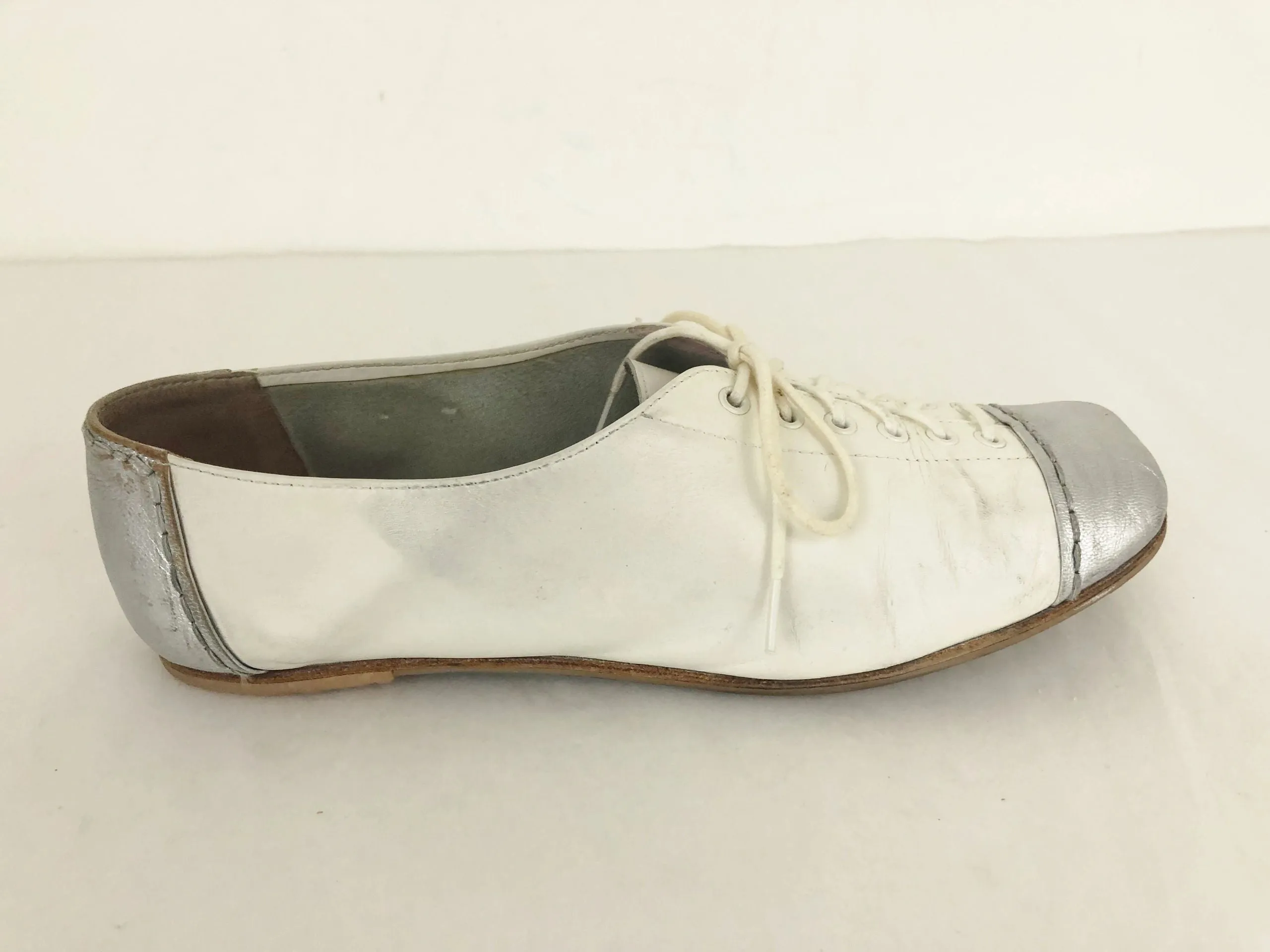 Victoire Cap-Toe Lace Up Shoes Size 8