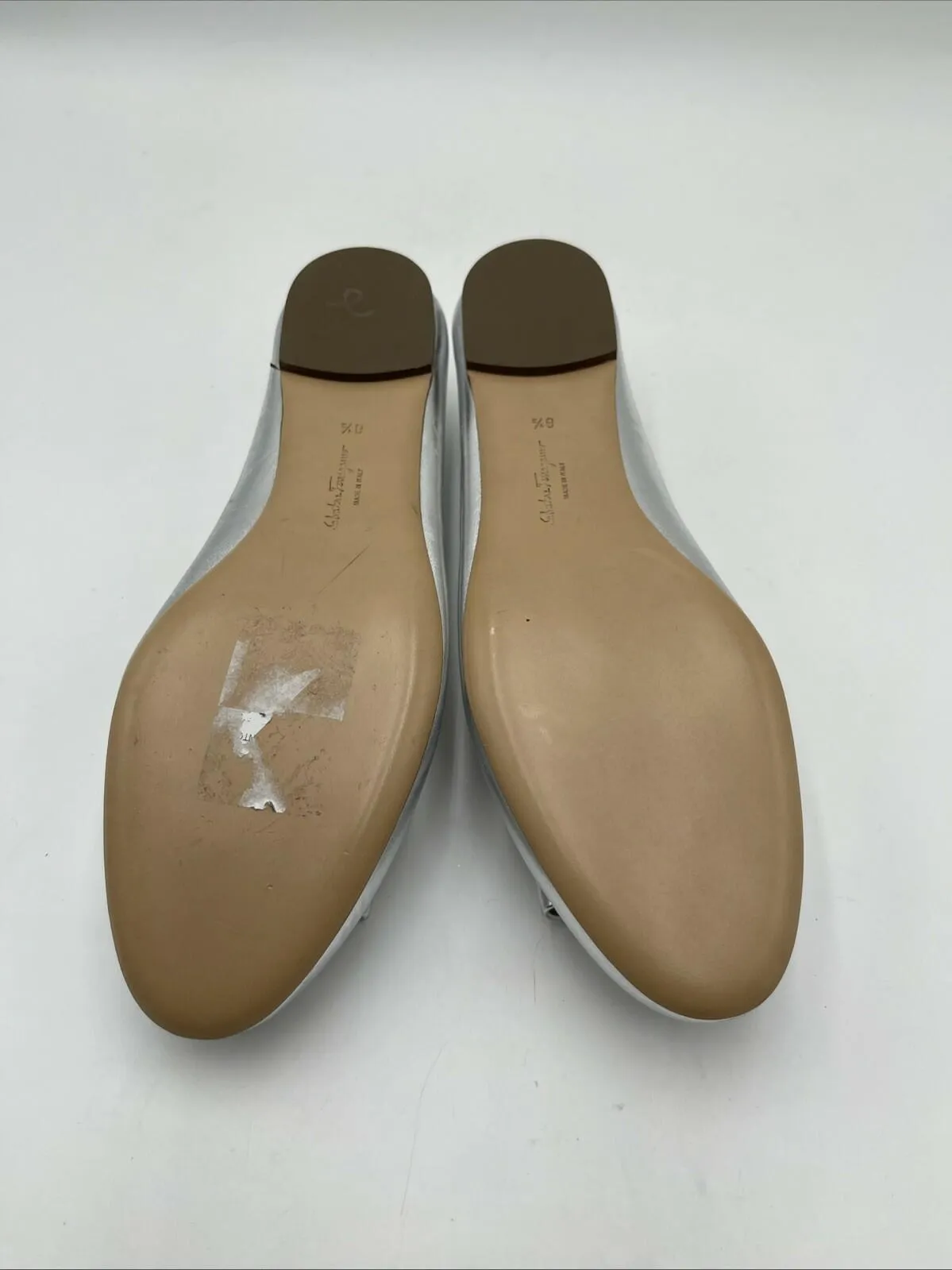 Women’s Salvatore Ferragamo Varina Shell Metallic Leather Flats Silver Size 8.5 - Very Good
