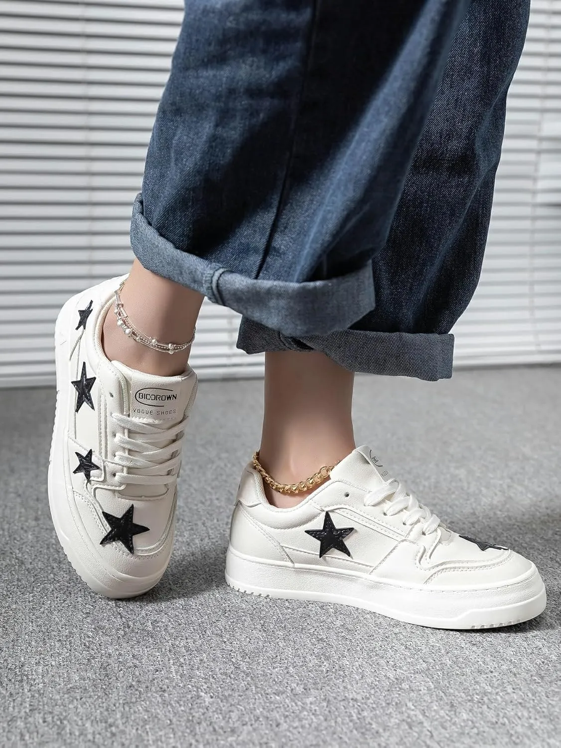 Y2K Cute Sneakers Star Design Lace Up Skate Shoes PU Leather for Daily Wear Travel School Street Style   Lightweight Breathable Low Top for Teen Girls Women