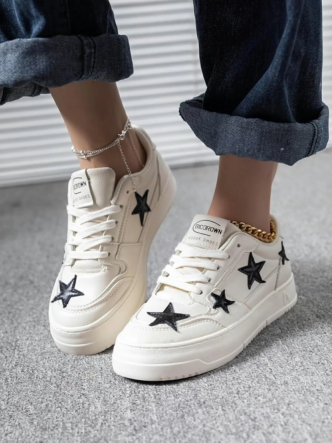 Y2K Cute Sneakers Star Design Lace Up Skate Shoes PU Leather for Daily Wear Travel School Street Style   Lightweight Breathable Low Top for Teen Girls Women