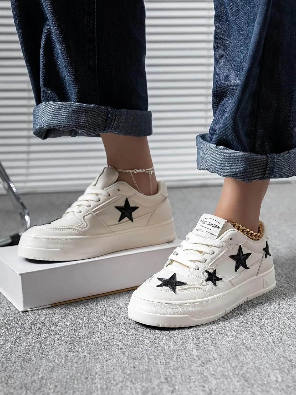 Y2K Cute Sneakers Star Design Lace Up Skate Shoes PU Leather for Daily Wear Travel School Street Style   Lightweight Breathable Low Top for Teen Girls Women
