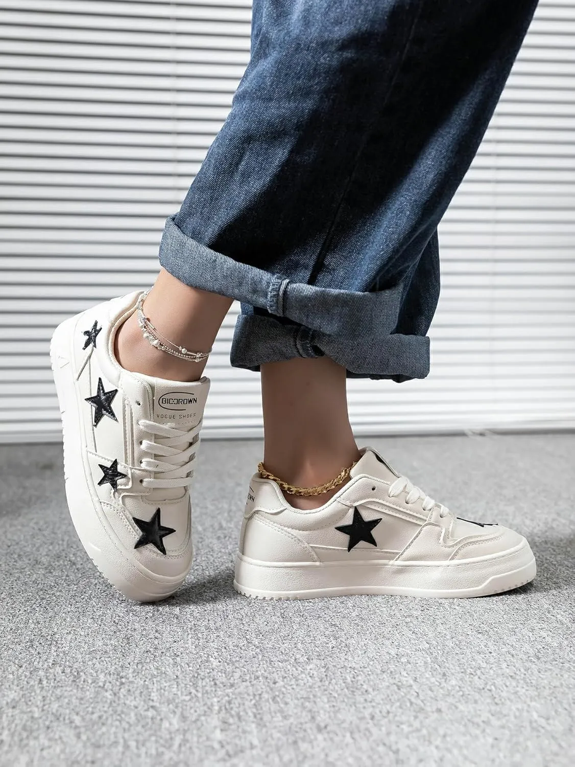 Y2K Cute Sneakers Star Design Lace Up Skate Shoes PU Leather for Daily Wear Travel School Street Style   Lightweight Breathable Low Top for Teen Girls Women
